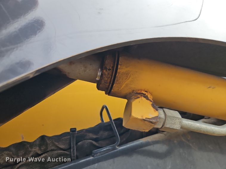 image for item DT7586 2014 John Deere 328E skid steer loader