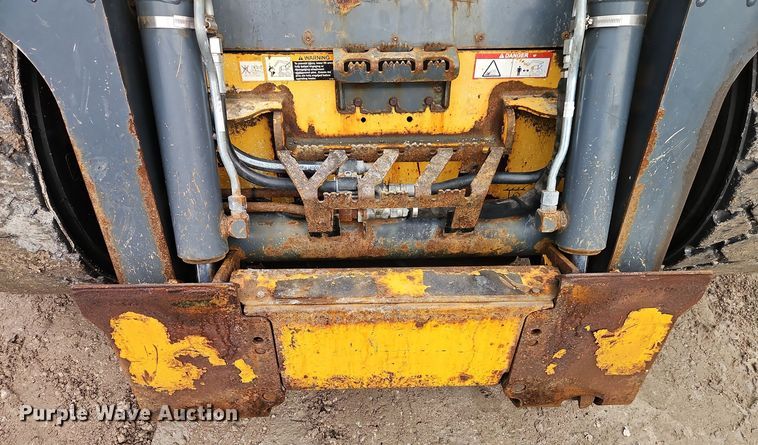 image for item DT7586 2014 John Deere 328E skid steer loader