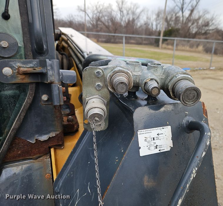 image for item DT7586 2014 John Deere 328E skid steer loader