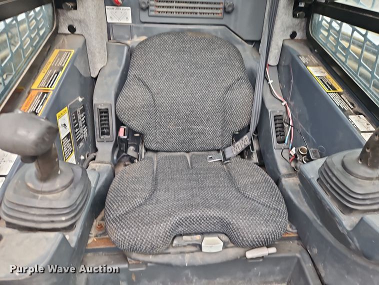 image for item DT7586 2014 John Deere 328E skid steer loader