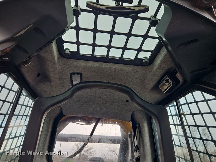 image for item DT7586 2014 John Deere 328E skid steer loader