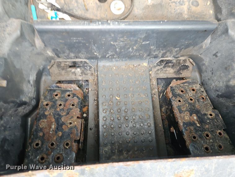 image for item DT7586 2014 John Deere 328E skid steer loader