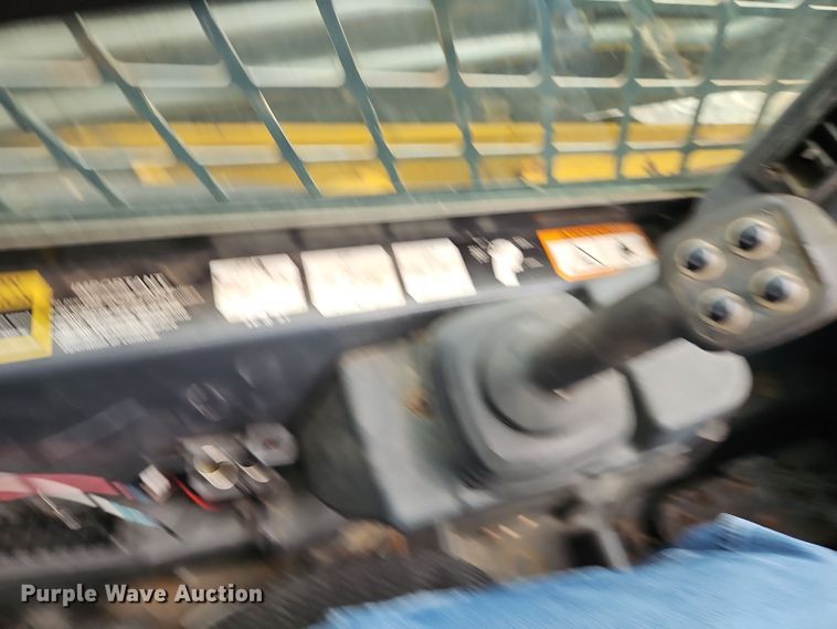 image for item DT7586 2014 John Deere 328E skid steer loader