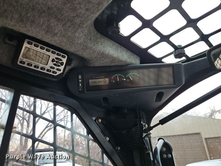 image for item DT7586 2014 John Deere 328E skid steer loader