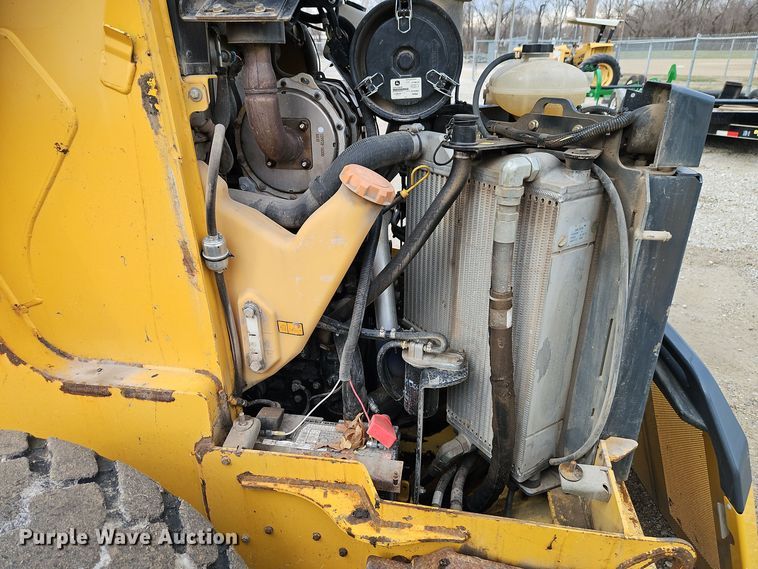 image for item DT7586 2014 John Deere 328E skid steer loader