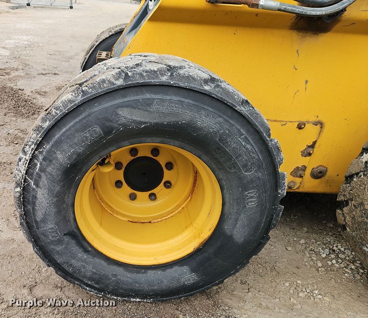 image for item DT7586 2014 John Deere 328E skid steer loader