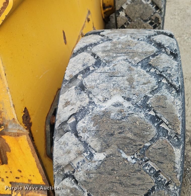 image for item DT7586 2014 John Deere 328E skid steer loader