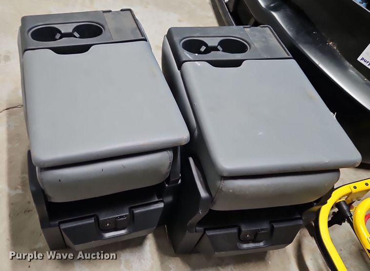 image for item DT7587 Pickup truck parts