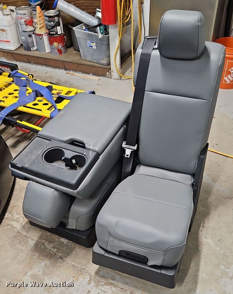 image for item DT7587 Pickup truck parts