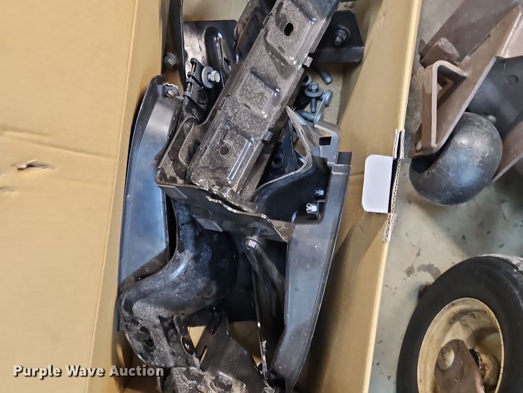 image for item DT7587 Pickup truck parts