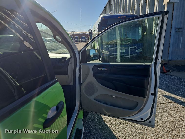 image for item DV0190 2019 Dodge Grand Caravan handicap accessible van