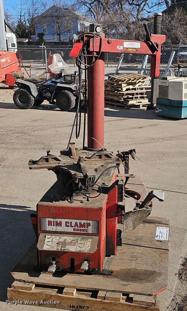 image for item DV0192 Coats 5060E tire machine