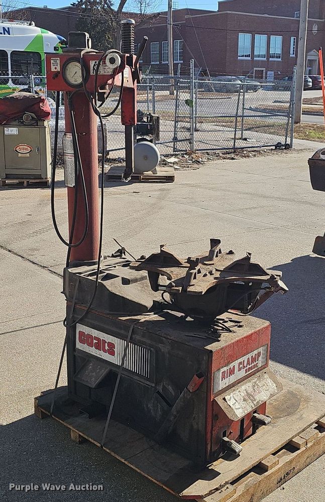 image for item DV0192 Coats 5060E tire machine