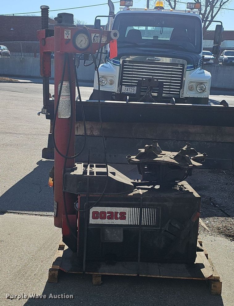 image for item DV0192 Coats 5060E tire machine