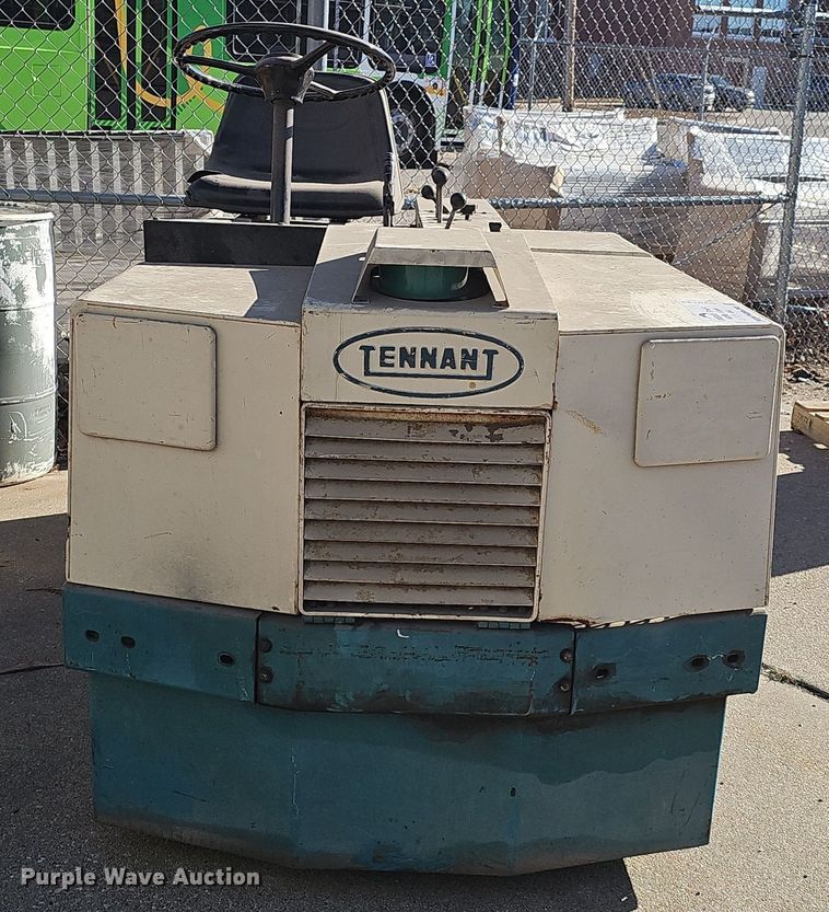 image for item DV0194 Tennant 520 floor scrubber