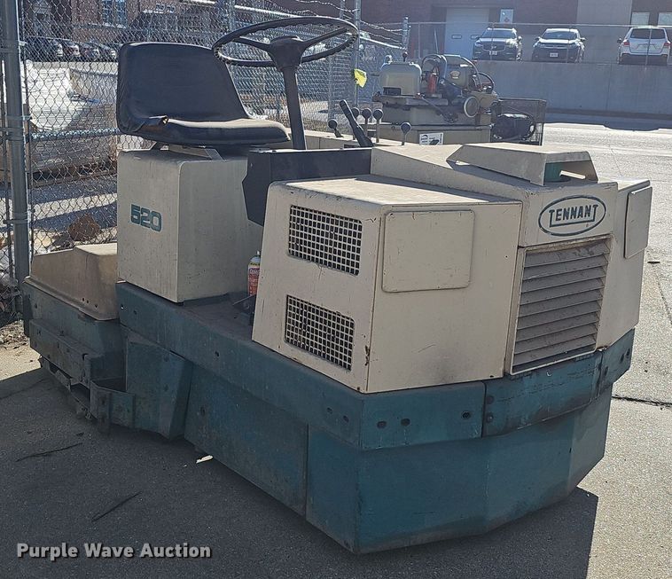 image for item DV0194 Tennant 520 floor scrubber