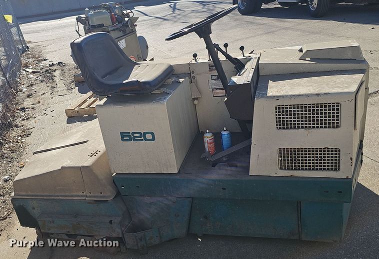 image for item DV0194 Tennant 520 floor scrubber