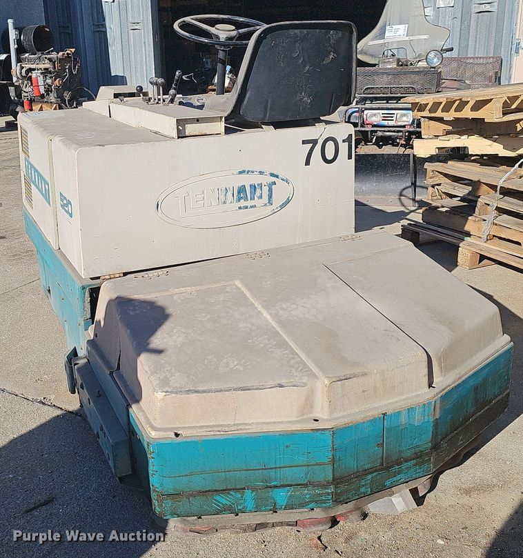 image for item DV0194 Tennant 520 floor scrubber