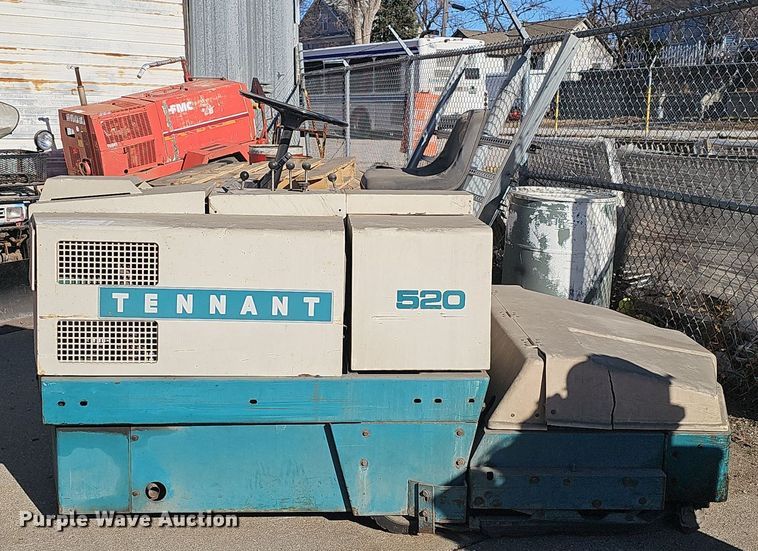 image for item DV0194 Tennant 520 floor scrubber