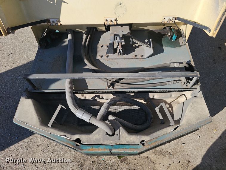 image for item DV0194 Tennant 520 floor scrubber