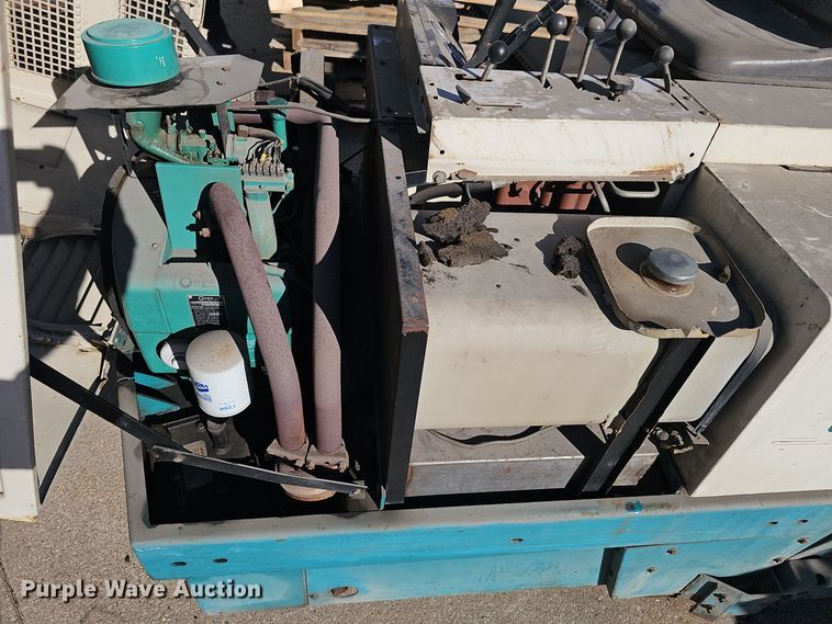 image for item DV0194 Tennant 520 floor scrubber