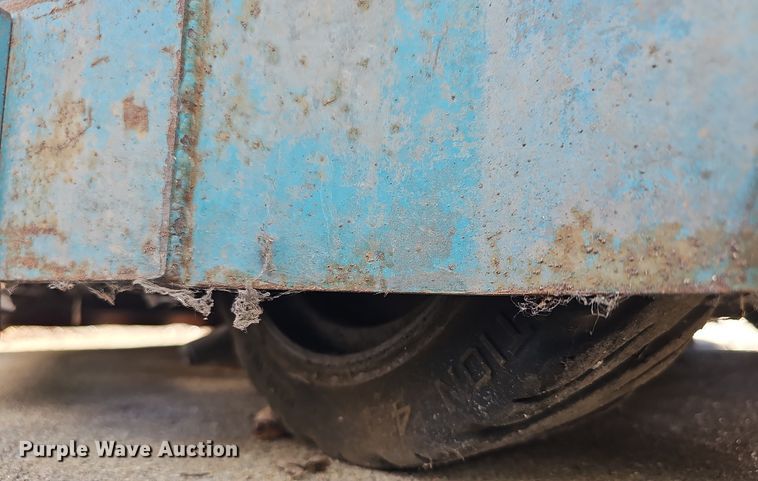 image for item DV0194 Tennant 520 floor scrubber