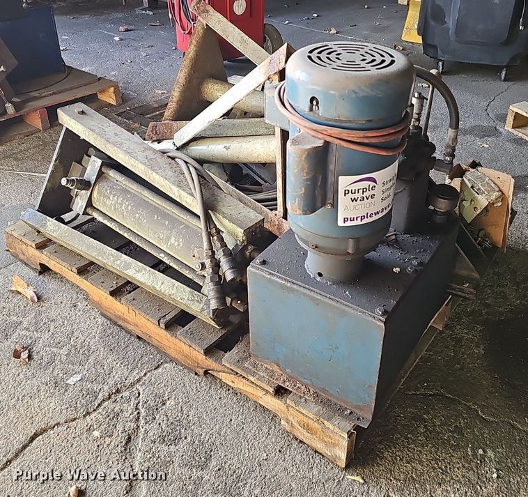 image for item DV0202 Truck lift