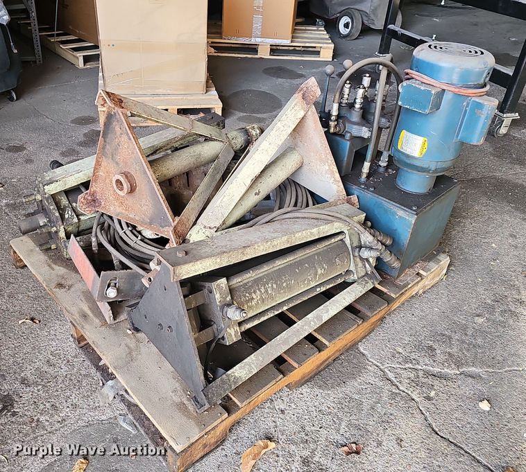 image for item DV0202 Truck lift