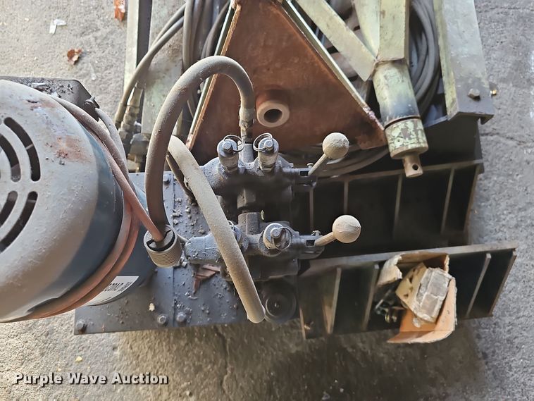 image for item DV0202 Truck lift