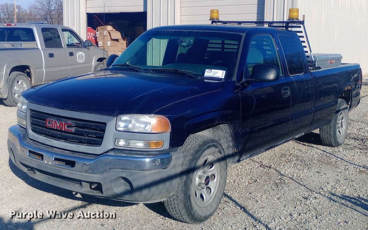 image for item DW0952 2006 GMC Sierra 1500 Ext. Cab pickup truck