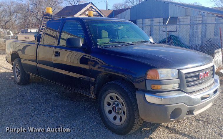 image for item DW0952 2006 GMC Sierra 1500 Ext. Cab pickup truck