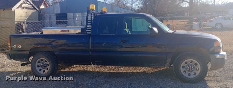 image for item DW0952 2006 GMC Sierra 1500 Ext. Cab pickup truck