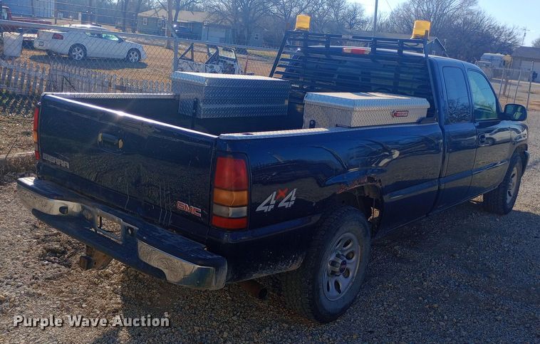 image for item DW0952 2006 GMC Sierra 1500 Ext. Cab pickup truck