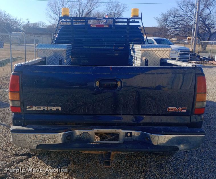 image for item DW0952 2006 GMC Sierra 1500 Ext. Cab pickup truck