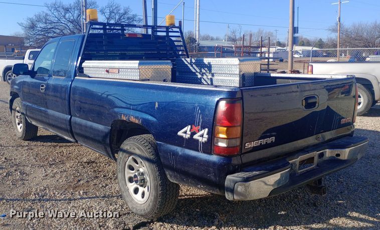 image for item DW0952 2006 GMC Sierra 1500 Ext. Cab pickup truck