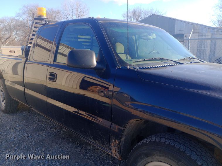 image for item DW0952 2006 GMC Sierra 1500 Ext. Cab pickup truck