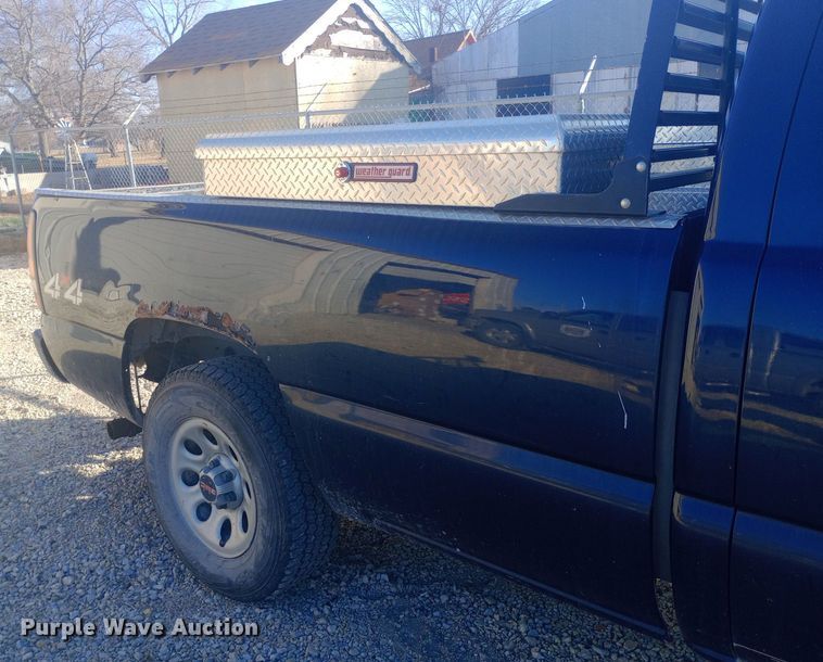 image for item DW0952 2006 GMC Sierra 1500 Ext. Cab pickup truck
