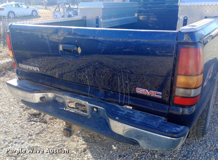 image for item DW0952 2006 GMC Sierra 1500 Ext. Cab pickup truck
