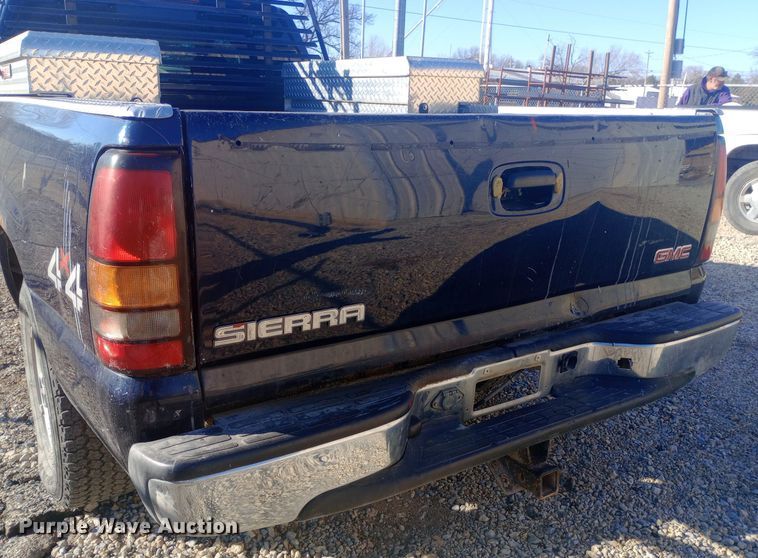 image for item DW0952 2006 GMC Sierra 1500 Ext. Cab pickup truck