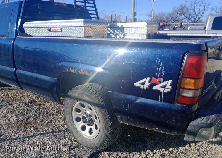 image for item DW0952 2006 GMC Sierra 1500 Ext. Cab pickup truck