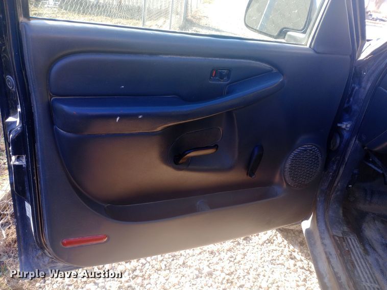 image for item DW0952 2006 GMC Sierra 1500 Ext. Cab pickup truck