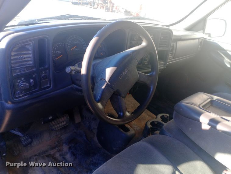 image for item DW0952 2006 GMC Sierra 1500 Ext. Cab pickup truck