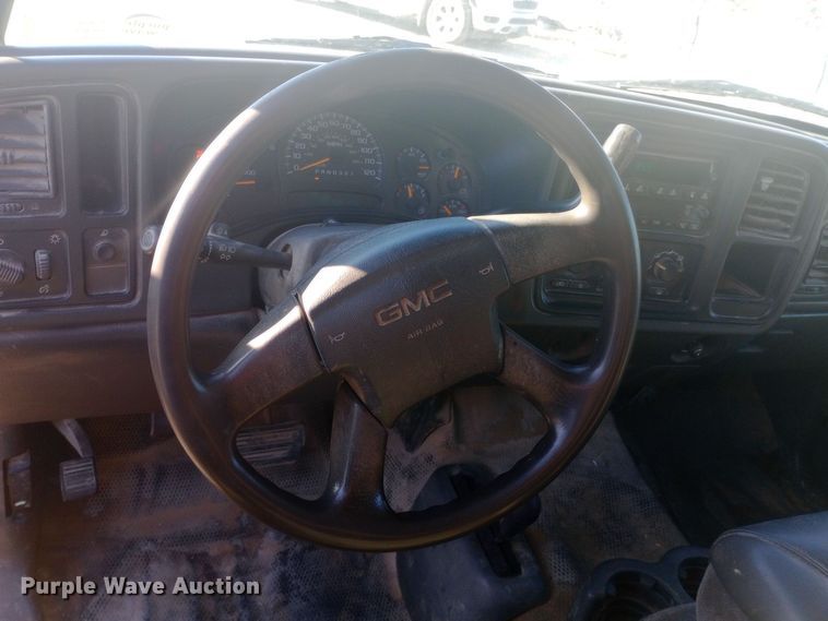 image for item DW0952 2006 GMC Sierra 1500 Ext. Cab pickup truck