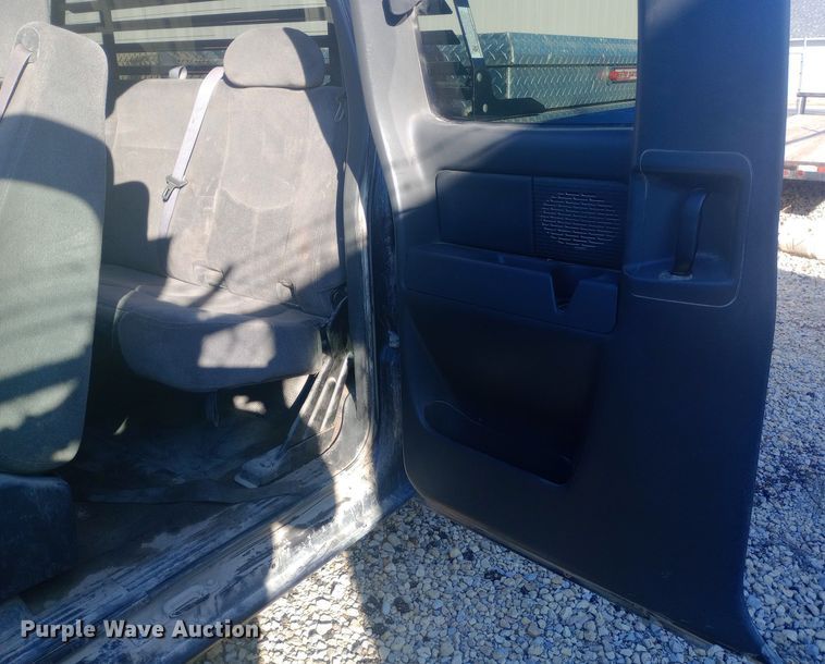 image for item DW0952 2006 GMC Sierra 1500 Ext. Cab pickup truck