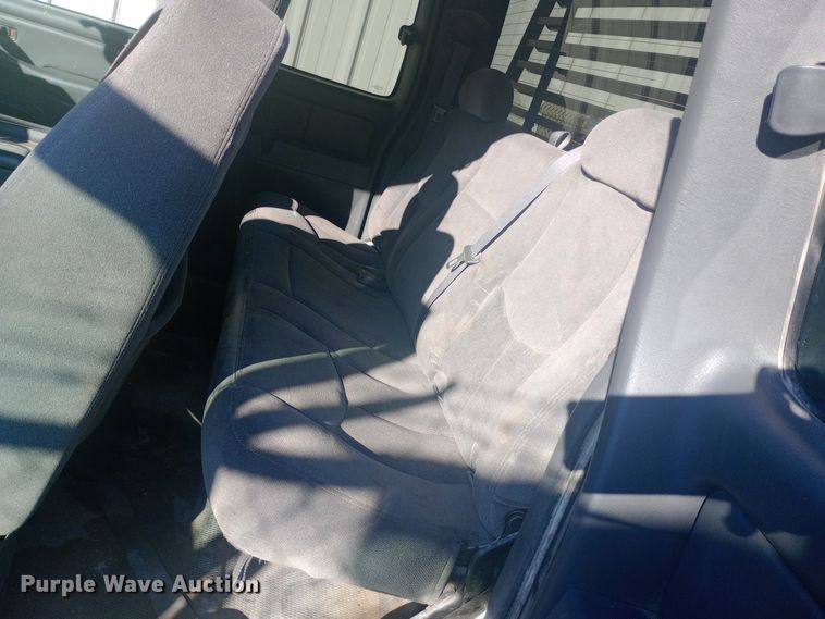 image for item DW0952 2006 GMC Sierra 1500 Ext. Cab pickup truck