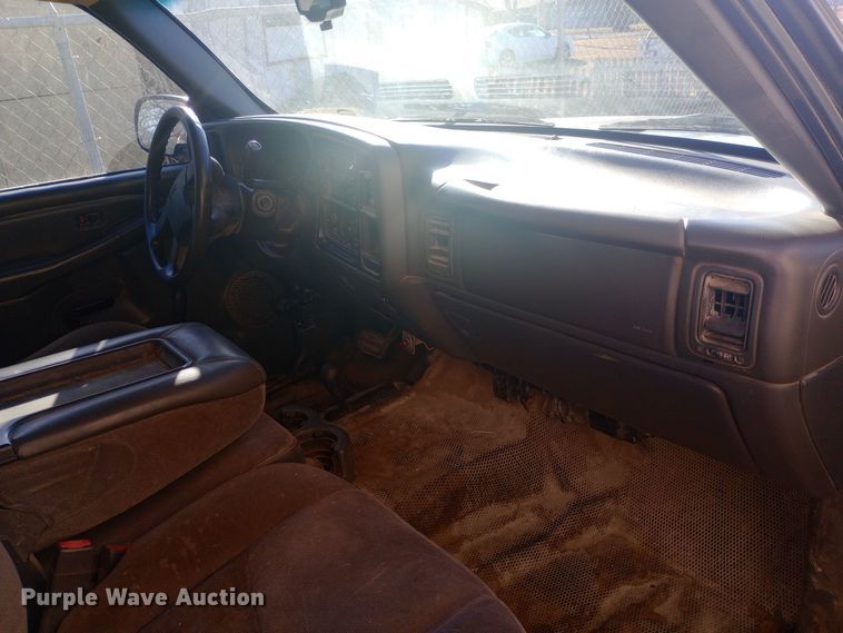 image for item DW0952 2006 GMC Sierra 1500 Ext. Cab pickup truck