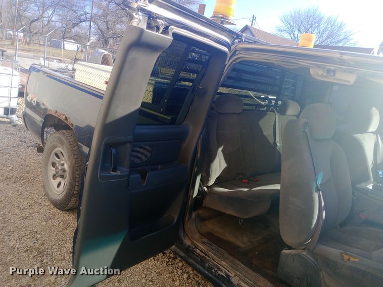 image for item DW0952 2006 GMC Sierra 1500 Ext. Cab pickup truck