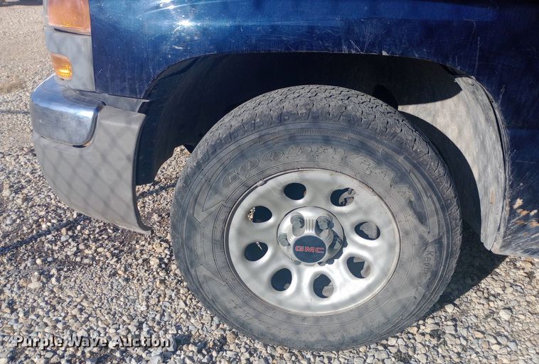 image for item DW0952 2006 GMC Sierra 1500 Ext. Cab pickup truck