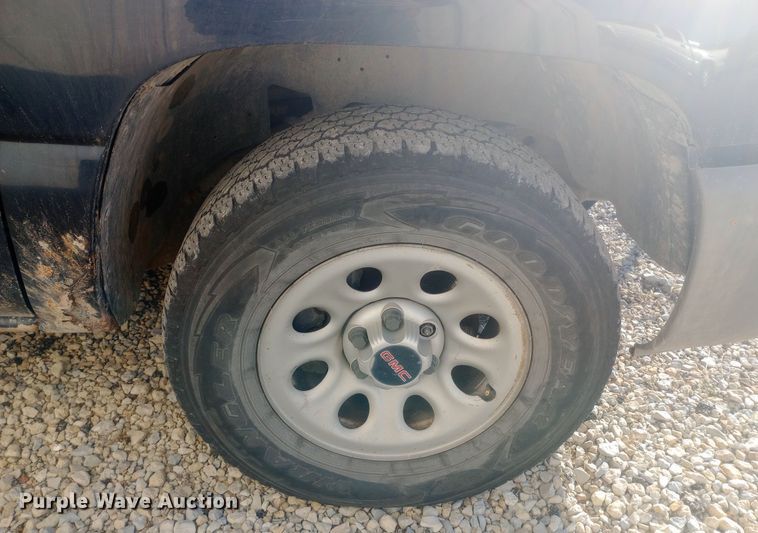 image for item DW0952 2006 GMC Sierra 1500 Ext. Cab pickup truck