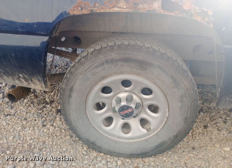 image for item DW0952 2006 GMC Sierra 1500 Ext. Cab pickup truck